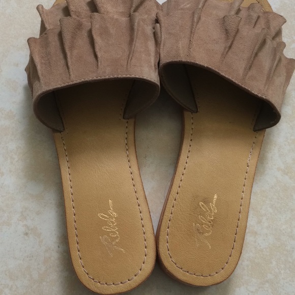 Ruffle slides - Picture 2 of 4